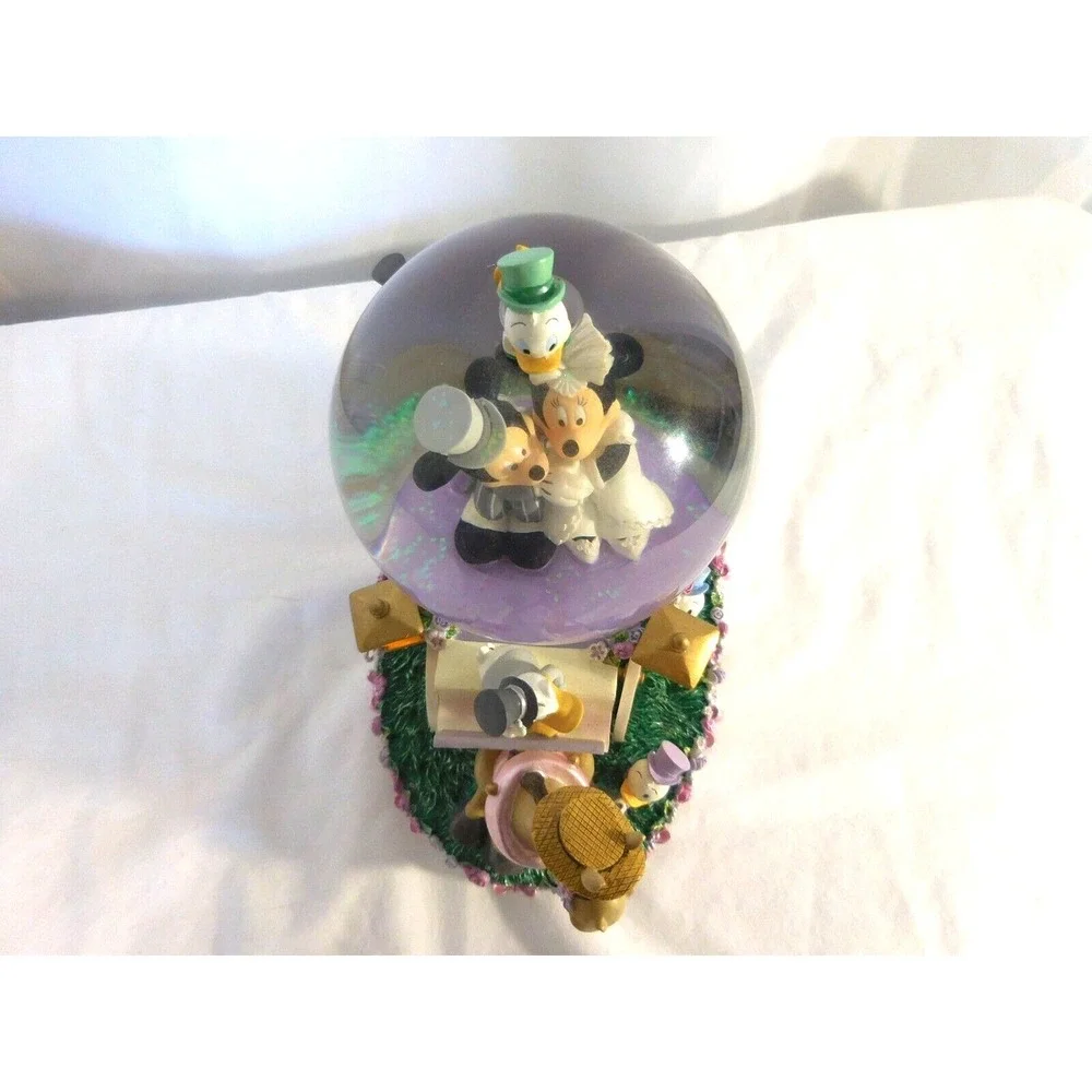 Disney Mickey & Minnie Wedding Coach Musical Snow Globe Just Married Lights up